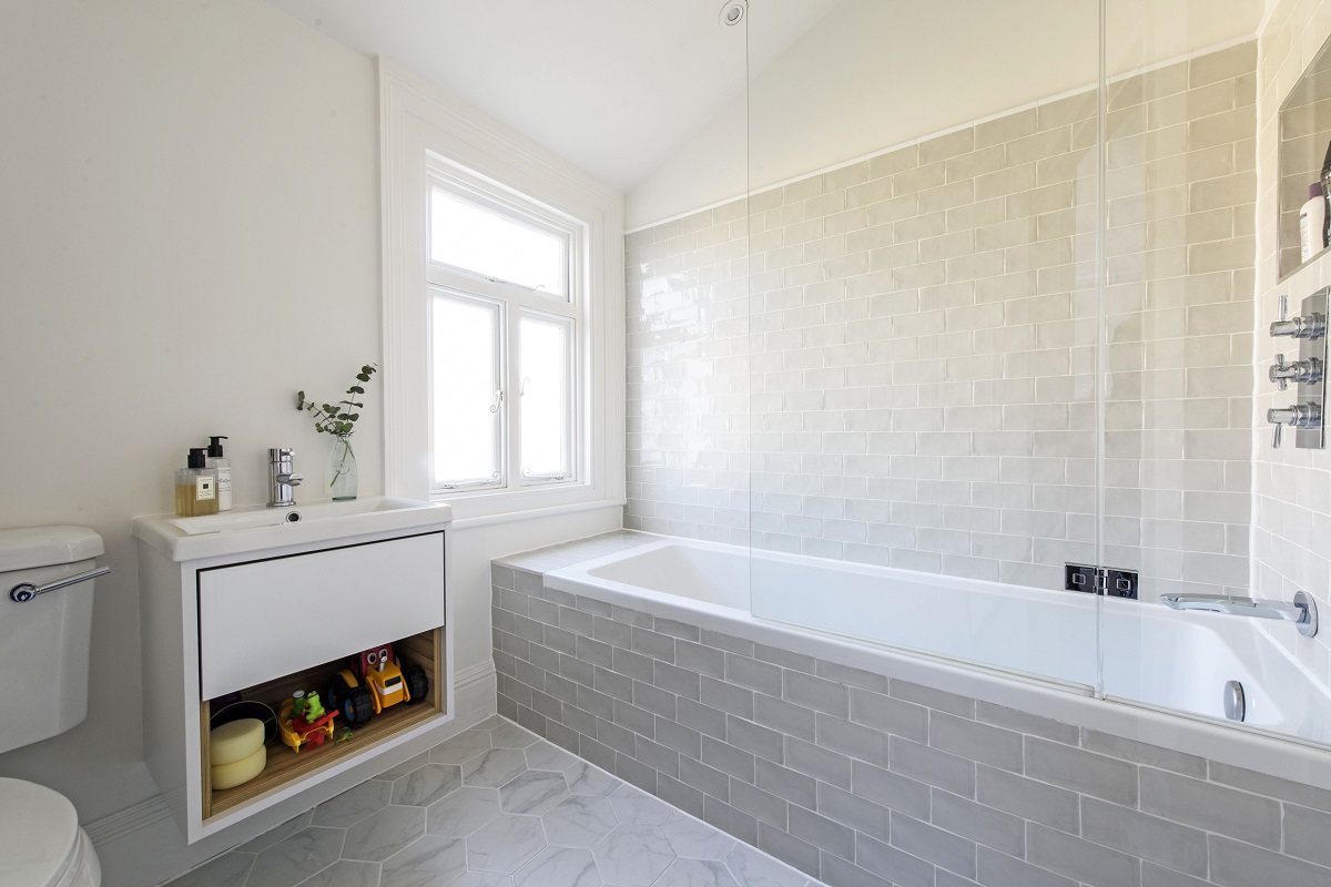 2 Manchuria Rd Bath 3