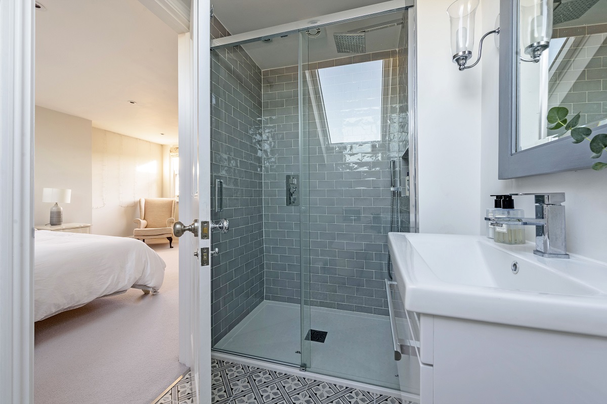 2 Manchuria Rd Bath 4